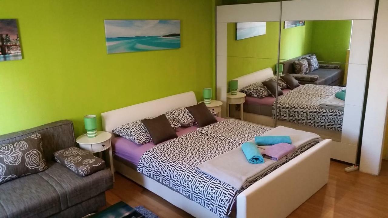 Studio And Rooms Korzo Fiume Esterno foto